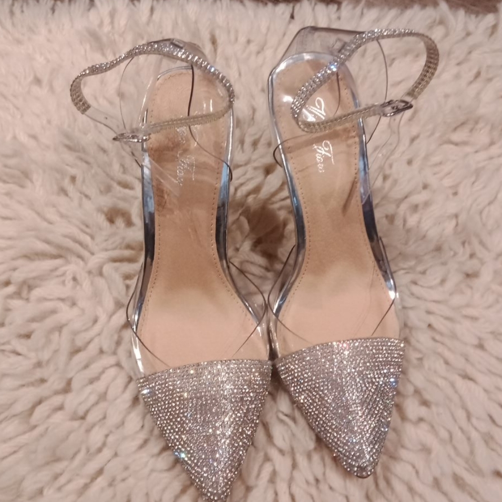 Beautiful heels - Picture 1 of 16